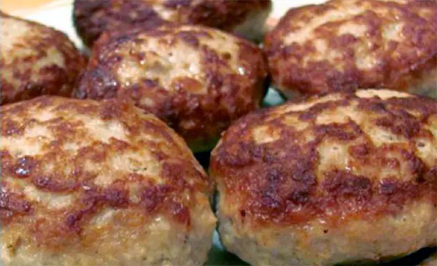 Egg Cutlets with Creamy Pea Sauce 3 Cutlets