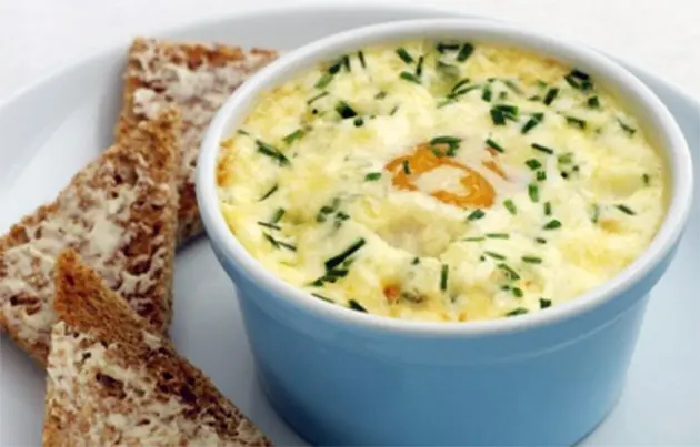 3 Simple Egg Recipes: Sour-Cream Eggs, Meat-Filled Omelet, and Potato Bake 3 eggs