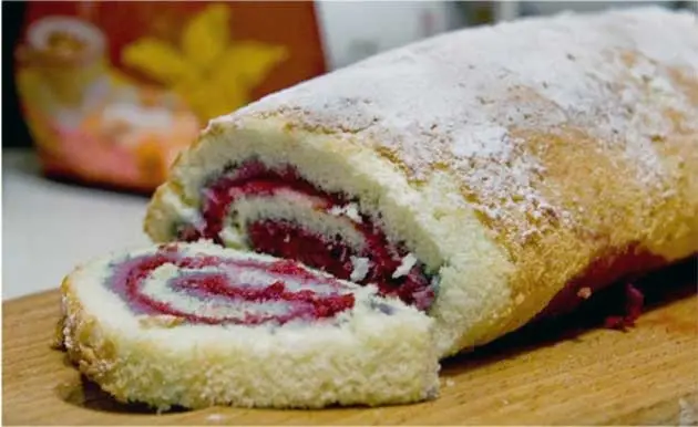 How to Make a Cherry Chocolate Roll 3 Sponge roll with cherry cream