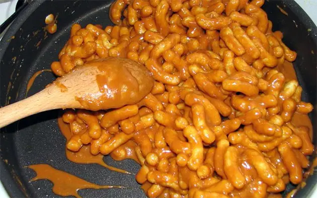 Easy No-Bake Caramel Puff Roll 3 caramel roll