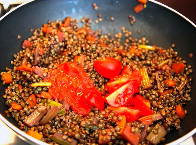 Slow-Cooker Lentils with Peppers, Bacon, and Parmesan 3 Lentils with peppers in a multicooker