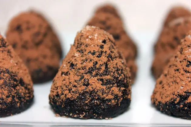 Make Chocolate Candy from Beans — Yes, Really 3 Chocolate candies made from cocoa beans
