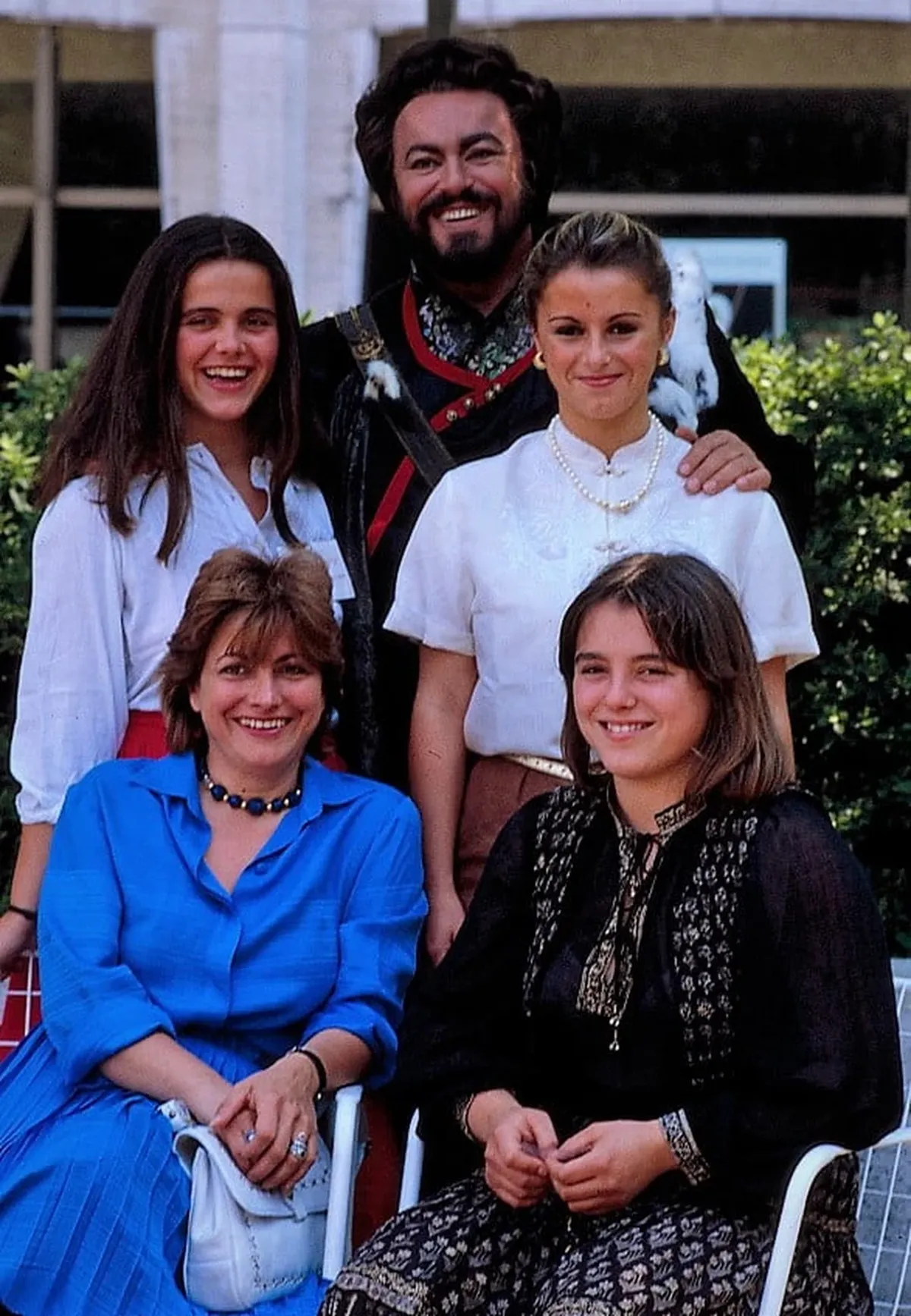 Pavarotti’s High C: How a Would-Be Goalkeeper Became the World's Most Popular Tenor 4 luciano pavarotti opera star and family n.y.c. cropped