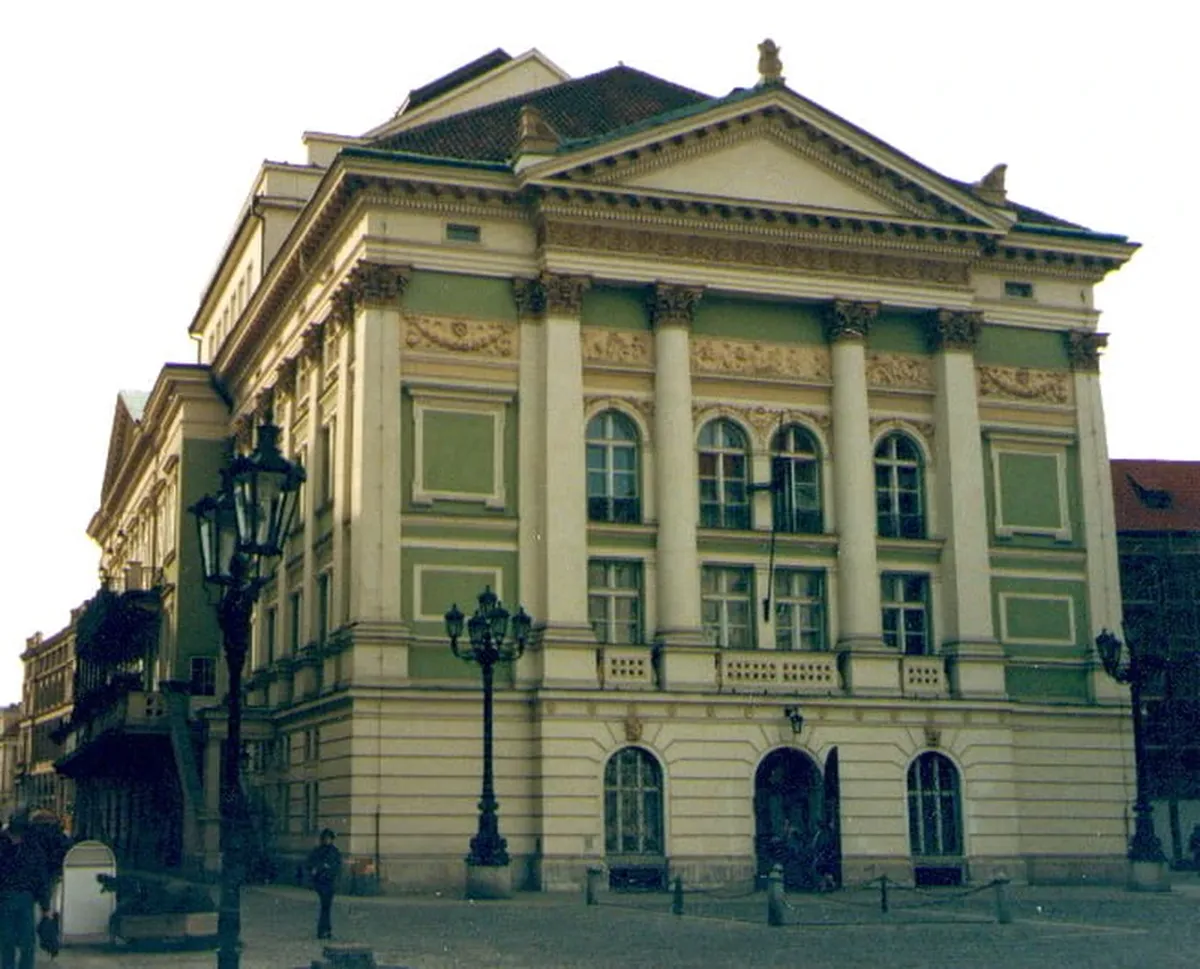 Theater in Prague teatr u prazi de vidbulysya svitovi premyery oper don zhuan i titove myloserdya.