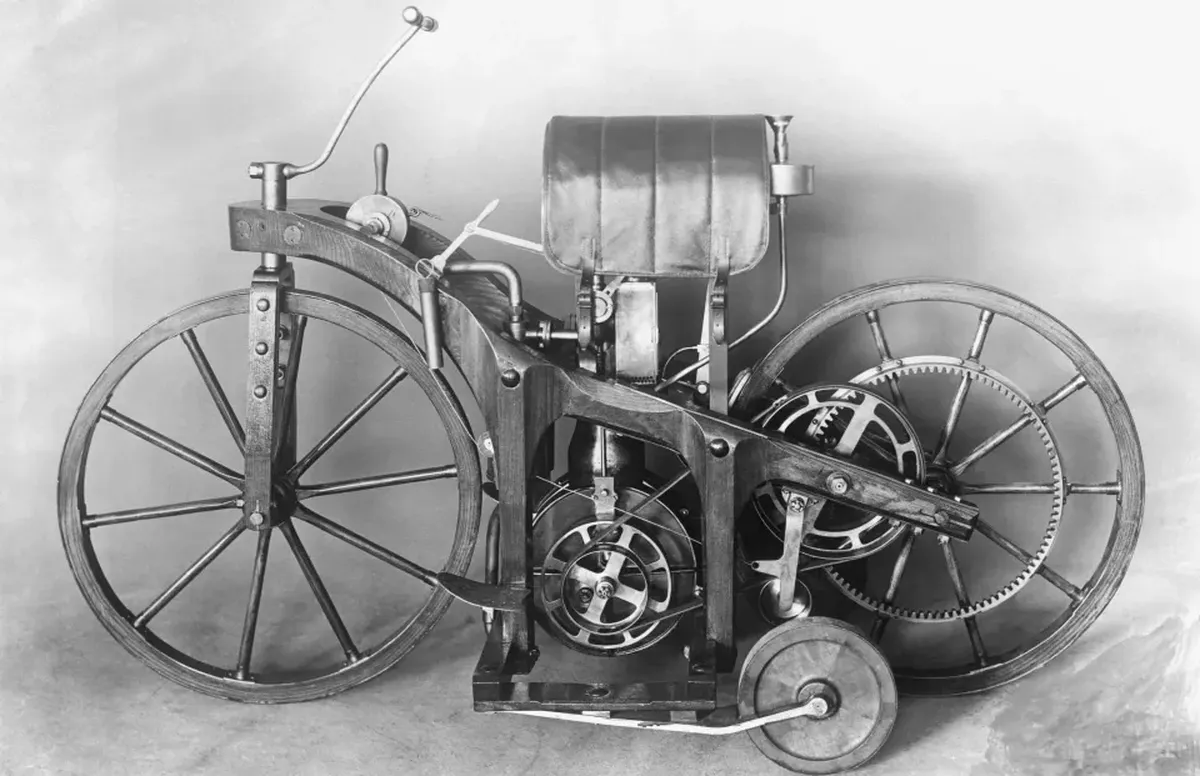 Meet the First Motorcycle: A Wooden 'Bone Crusher' That Hit 12 km/h 3 NINTCHDBPICT000672126771