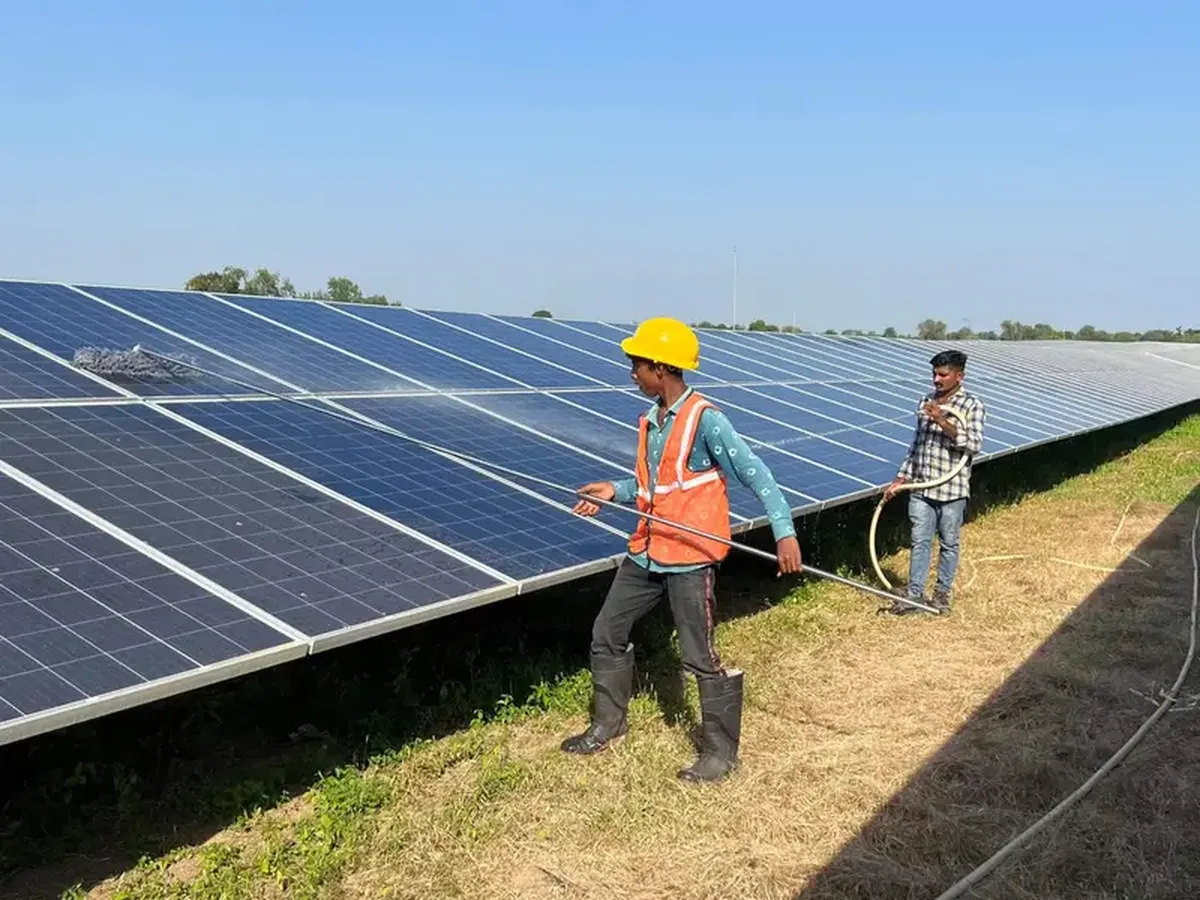 Equivalent to five Parises, India will build the world's largest clean energy power plant.
