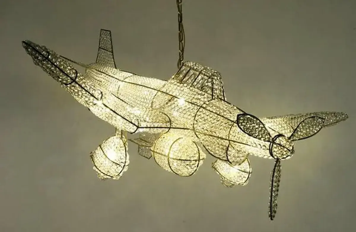 Skulls, Violins, and Revolvers: Inside Hans Van Bentem’s Opulent Chandeliers 3 Light masterpieces for the wealthy: opulent chandeliers by Hans van Bentem.