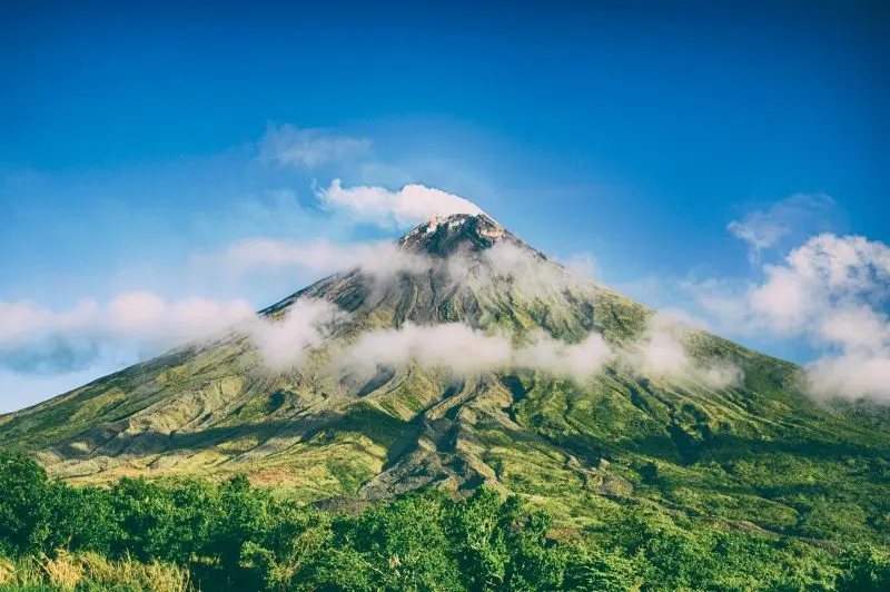 Greener Trees Can Signal an Imminent Volcanic Eruption 3 Stunning view of Mayon Volcano surrounded by blue skies and clouds in Bicol, Philippines.
