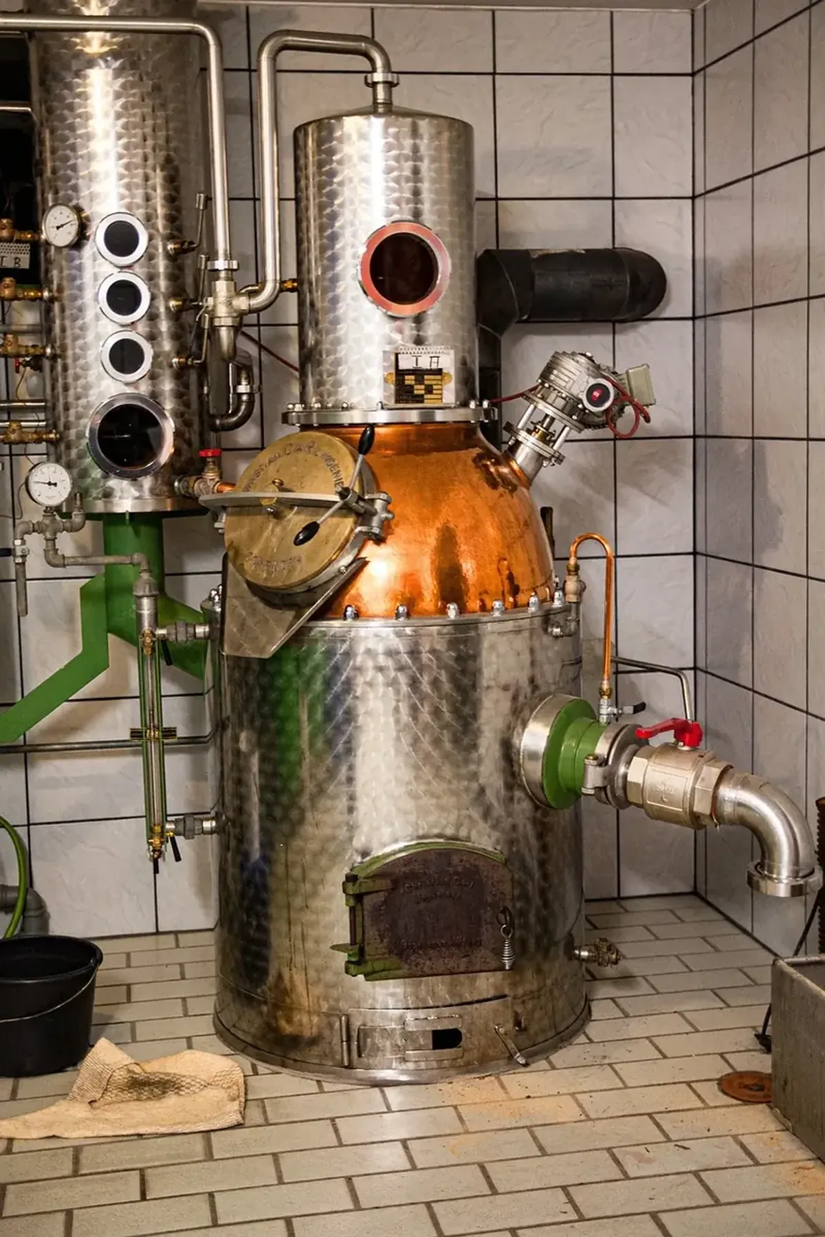 Whiskey 101: Fascinating Facts About the 'Water of Life' 6 aparat dlya peregonky viski