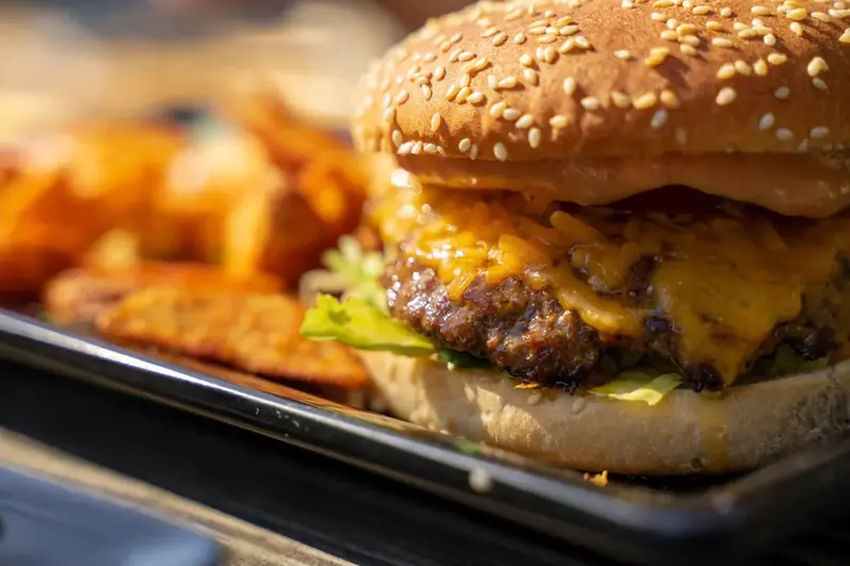 Why You're Always Hungry — 6 Common Reasons 5 Why you're constantly hungry: six main reasons.