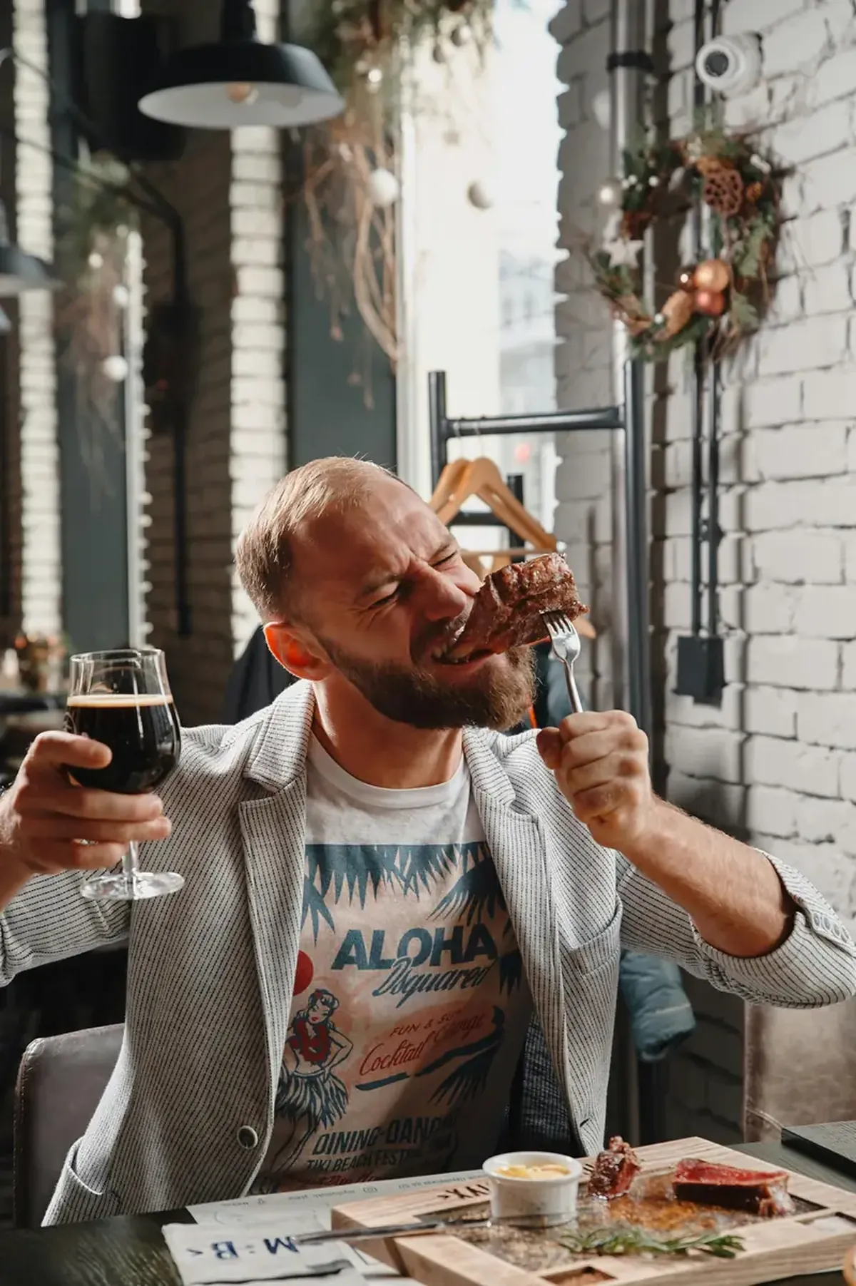 Why Men and Women Digest Alcohol, Sugar, and Fat Differently 4 According to scientists, the efficiency of food digestion depends on gender.