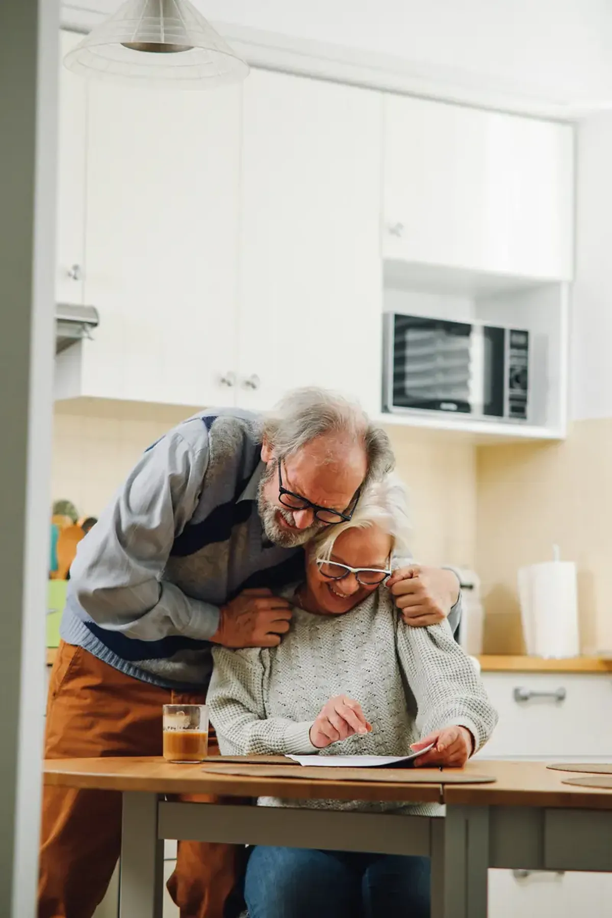 How Love Changes Your Body — Better Sleep, Less Pain, a Healthier Gut 5 It soothes, eases pain, and shields us from illness: what love does to our bodies.