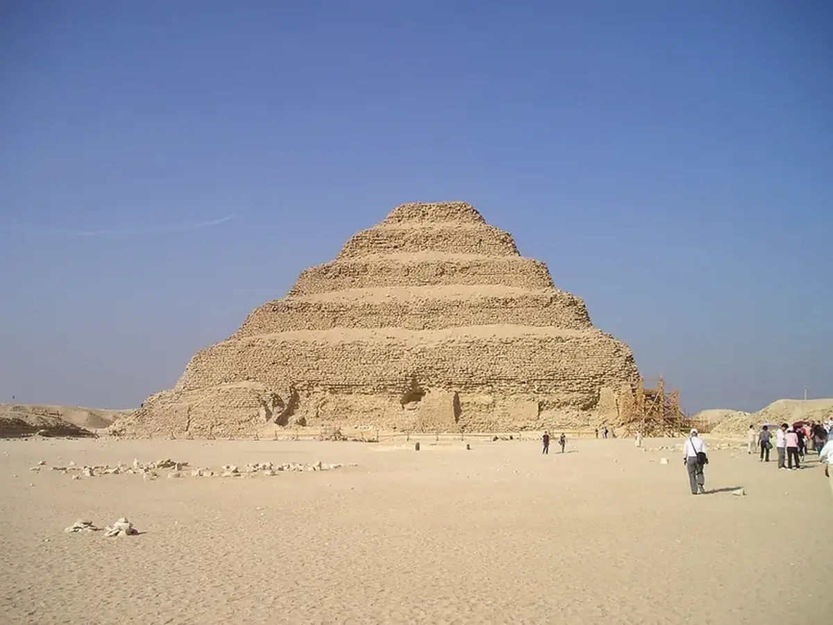 Pyramids Held Ordinary Workers, Not Just the Elite 3 Scientists have discovered something in the Egyptian pyramid that shouldn't have been there.