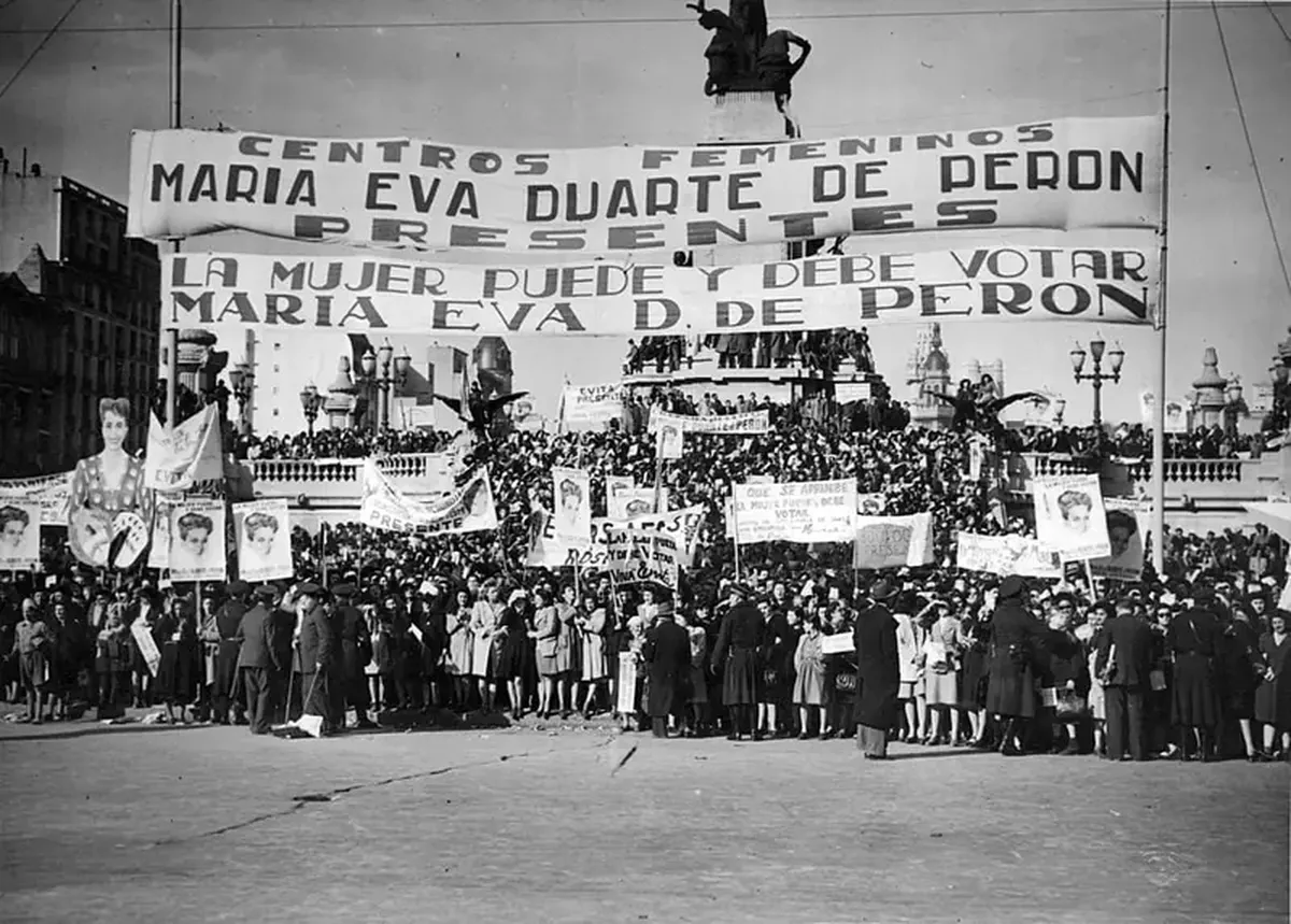 Evita Perón: How an Actress Became Argentina’s Political Powerhouse 16 Eva Perón: An Actress on the Political Stage