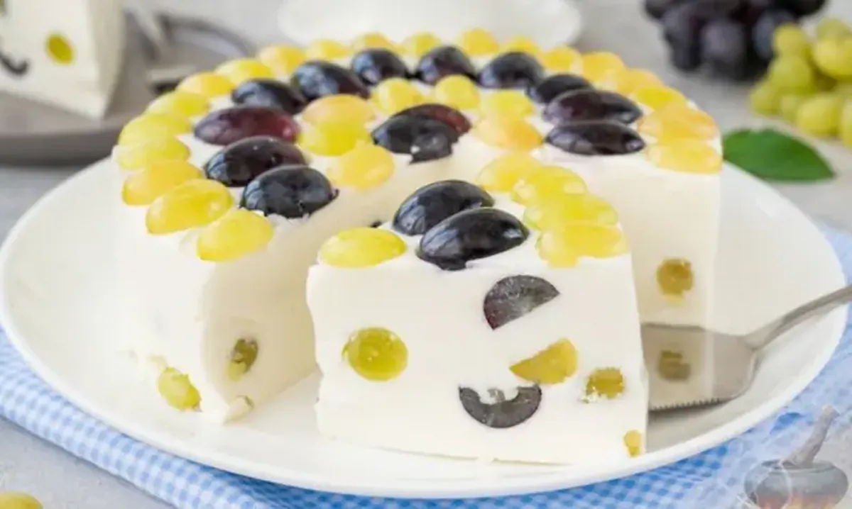 Delicate dessert: cream cheese and grape mousse