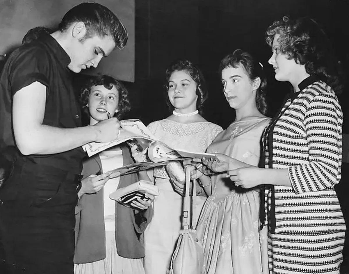 How Elvis Became the Voice of a New America 7 Elvis Presley: the new voice of America