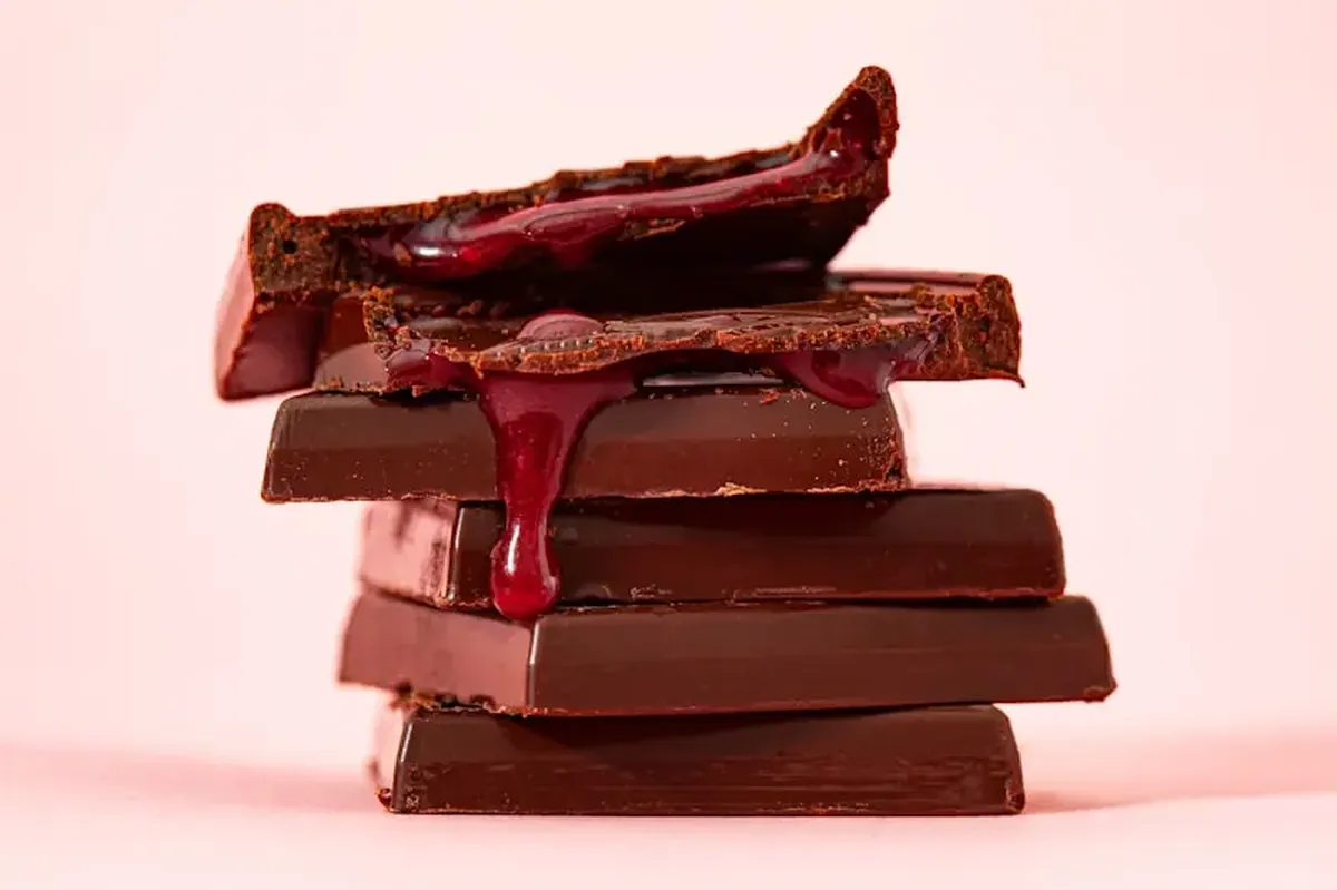 How to Work with Chocolate: Melting, Glazes, and Simple Recipes 3 close-up food photography of brown chocolate