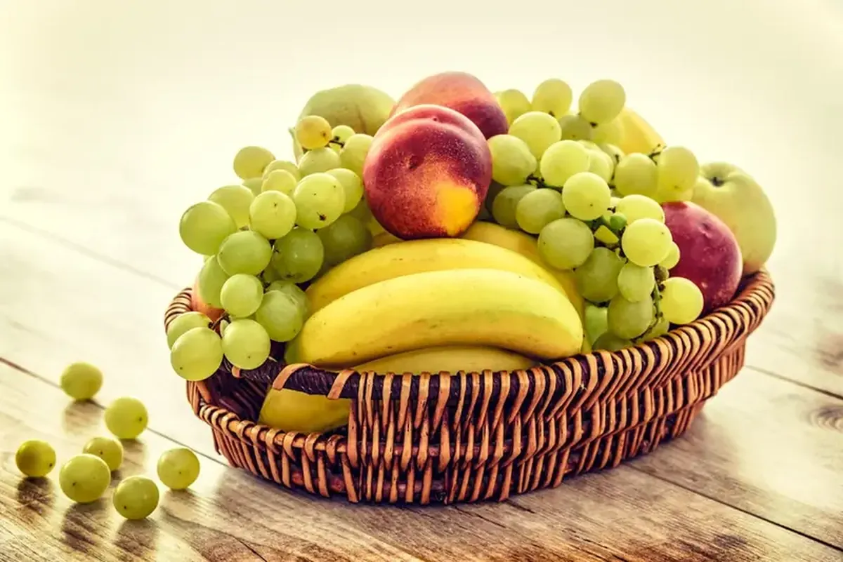 How flavonoids in berries, tea, and chocolate could help you live longer 3 Berries, apples, grapes, and more: flavonoids help promote longevity.