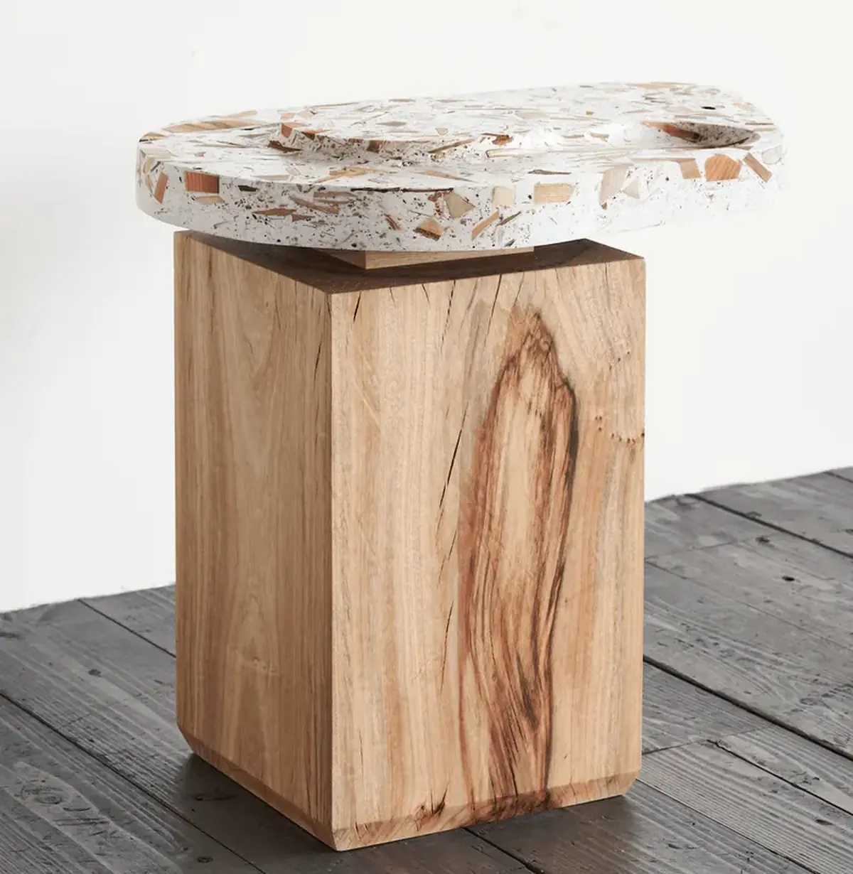 Japanese know-how: how to make a wooden table without felling a tree.
