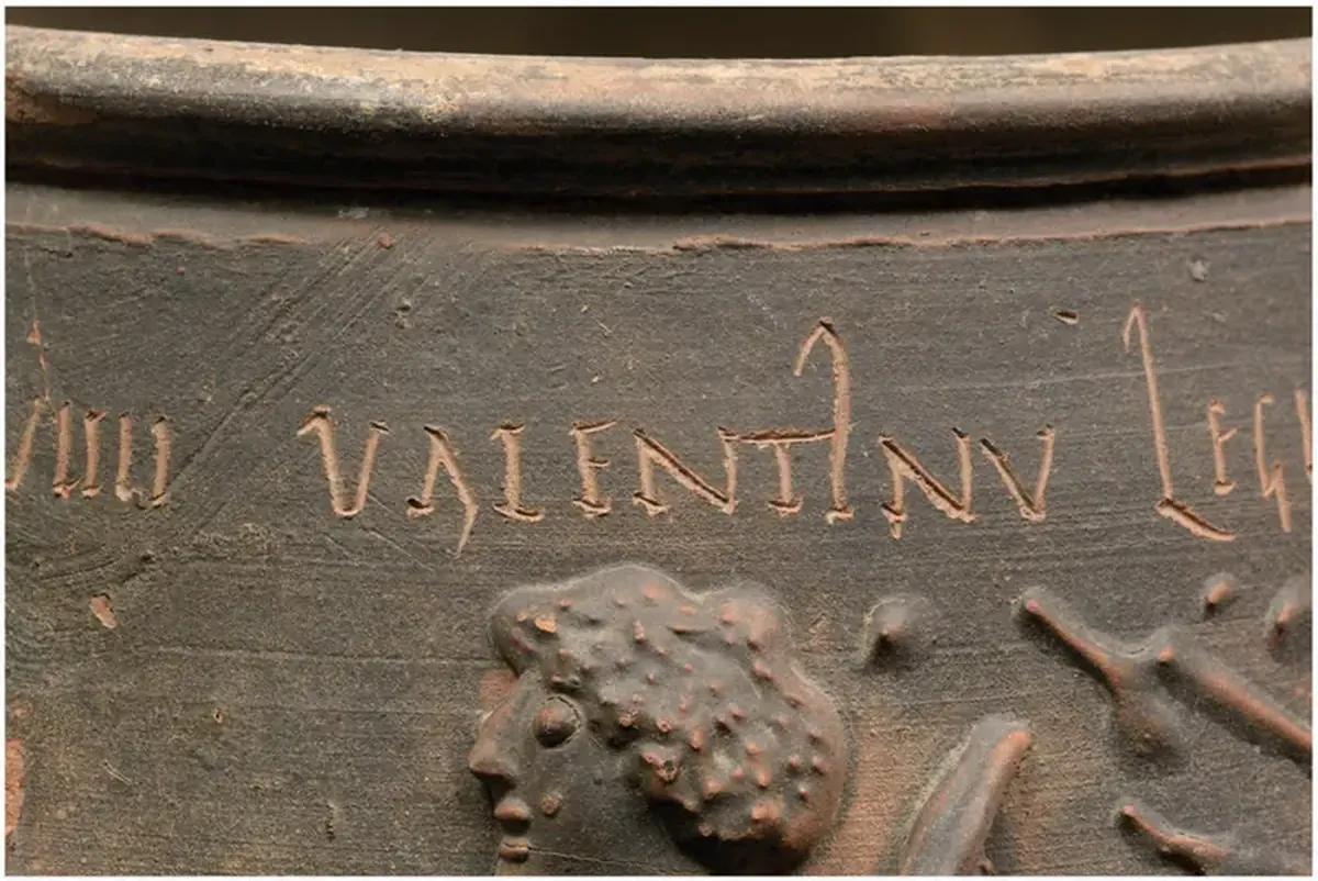 Inside the Colchester Vase: Gladiators, Legions, and Roman Britain’s Lost Spectacles 4 The Colchester Vase: ceramics reveal gladiatorial battles in Roman Britain.