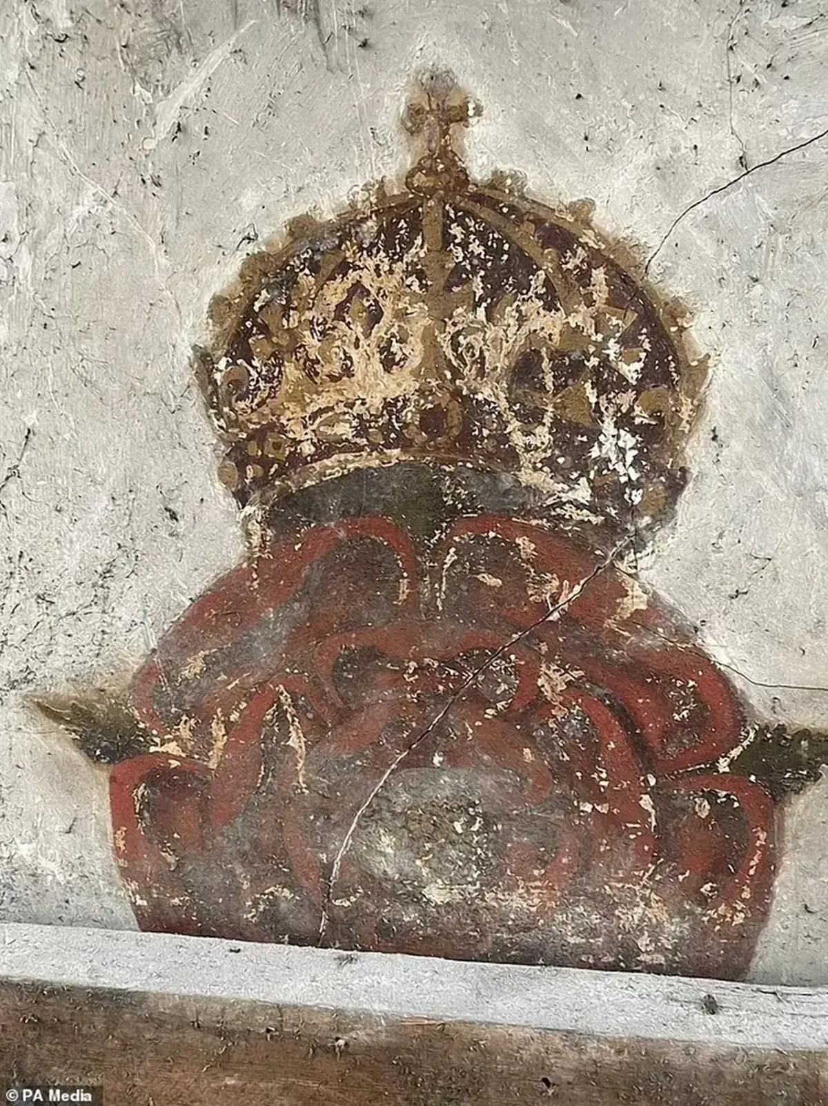 Hidden for 300 Years: 16th-Century Frescoes Revealed at Christ's College, Cambridge 5 Royal Time Capsule: Rare 16th-Century Frescoes Unearthed in Cambridge