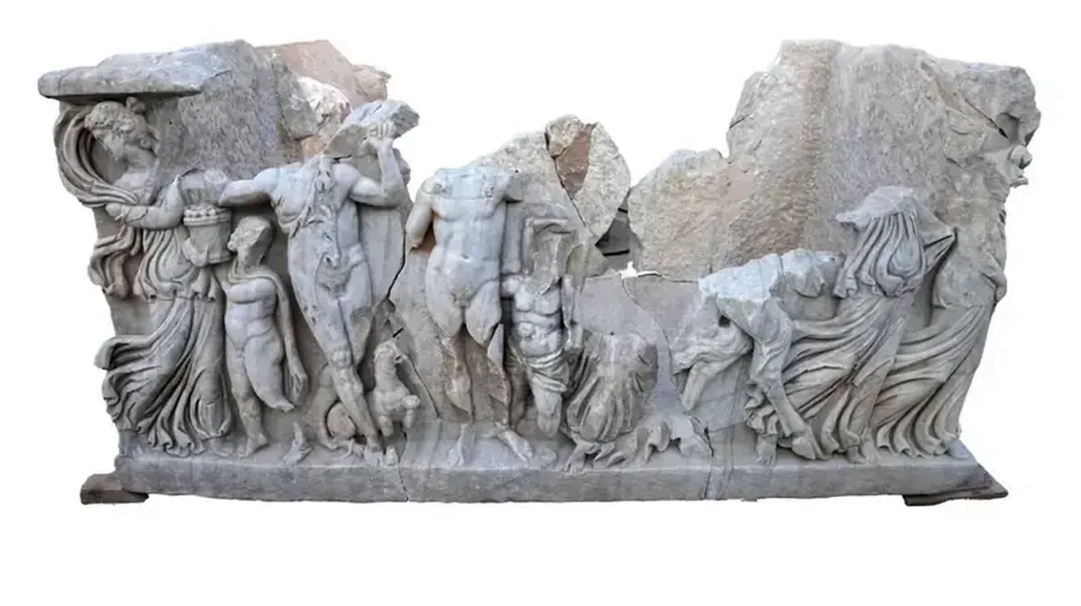 Hercules vs. Dionysus: A Roman sarcophagus captures their drinking contest 3 Hercules vs. Dionysus: An ancient sarcophagus reveals an image of the gods' drinking contest.