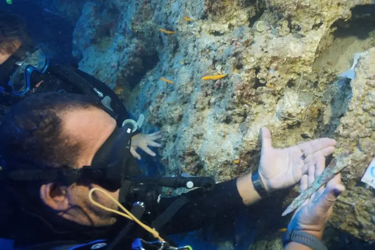 3,600-Year-Old Minoan Dagger Recovered from Shipwreck Off Antalya 3 A unique dagger from a sunken ship has been discovered in Antalya — a relic dating back 3,600 years.