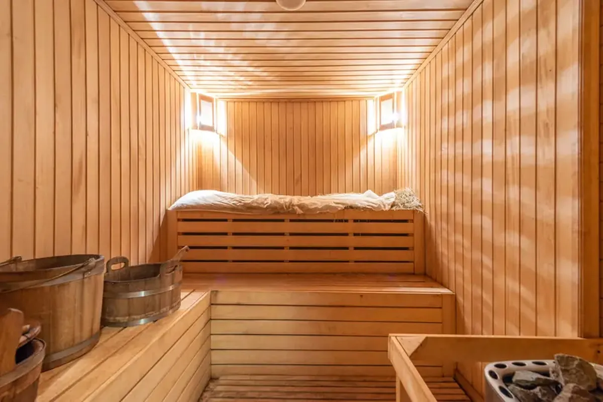When Is Sauna Steam Safe? A Simple Guide to Using the Steam Room 4 Going to the sauna: when won't the steam break your bones?
