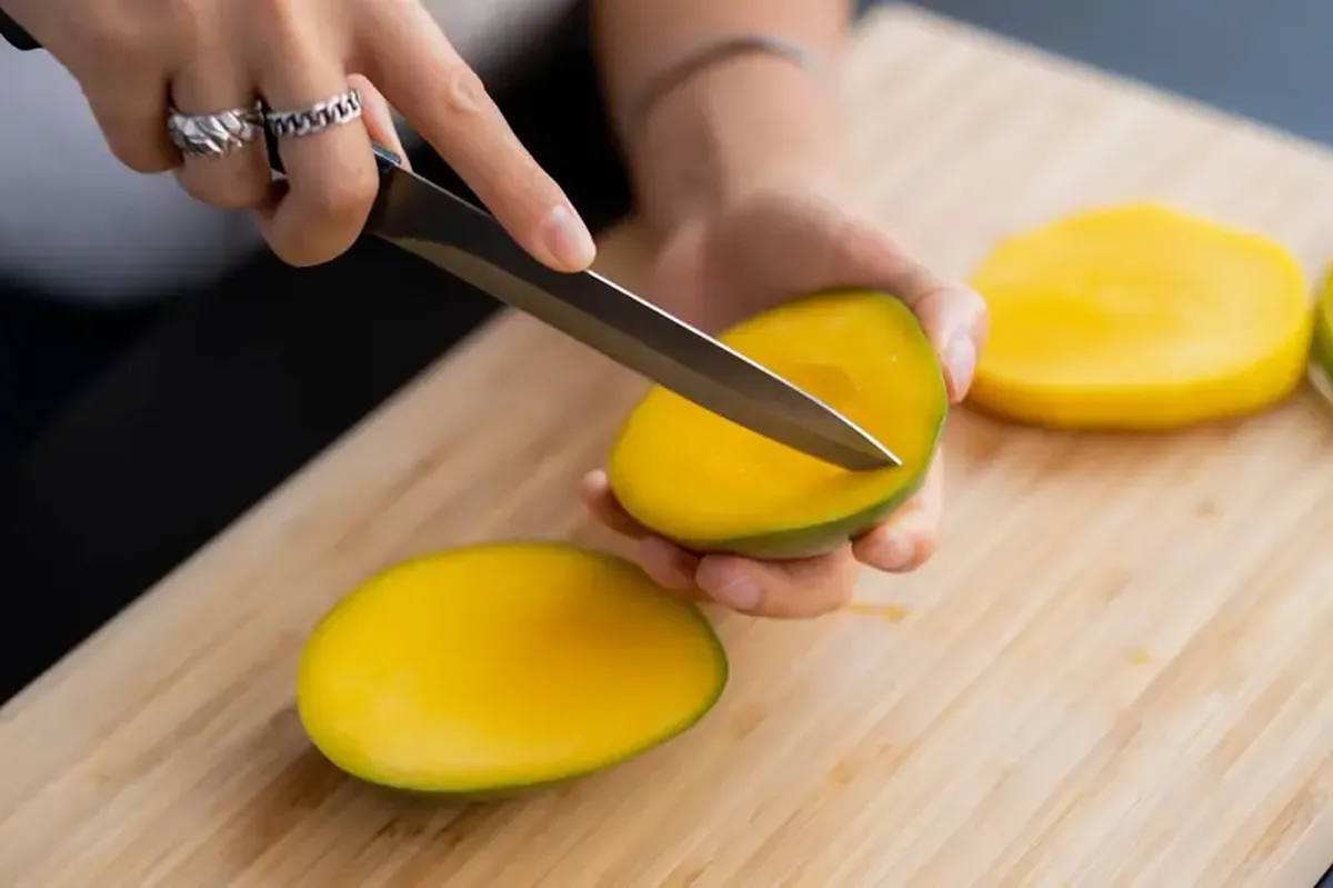 The Mysterious Stranger: Benefits and Risks of Mangoes