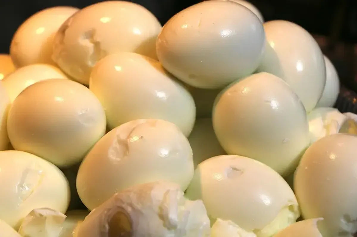 How to Peel Hard‑Boiled Eggs Easily, Backed by Science 4 According to science: what's the easiest way to peel boiled eggs?