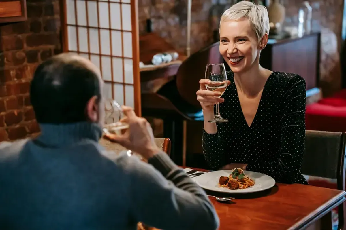 Why Men and Women Digest Alcohol, Sugar, and Fat Differently 3 According to scientists, the efficiency of food digestion depends on gender.