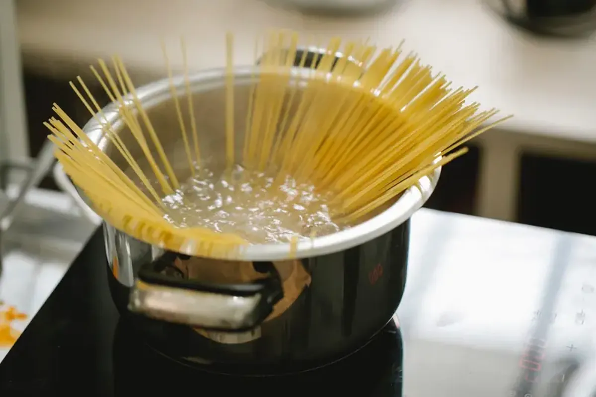 A Nobel laureate explained how to cook pasta economically. Italians are upset.