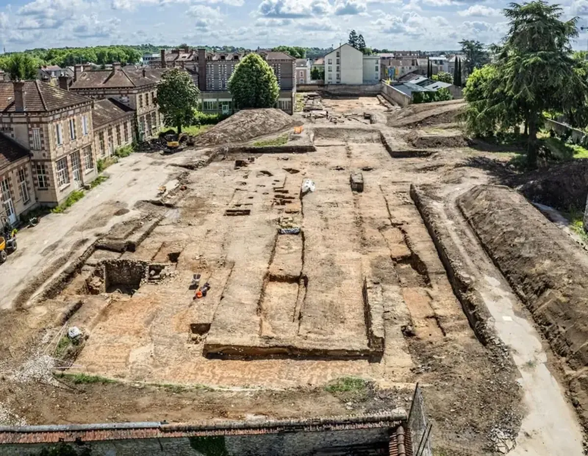 Archaeologists Unearth a Massive Roman City Near Paris 3 Archaeologists near Paris have uncovered a large ancient Roman city.