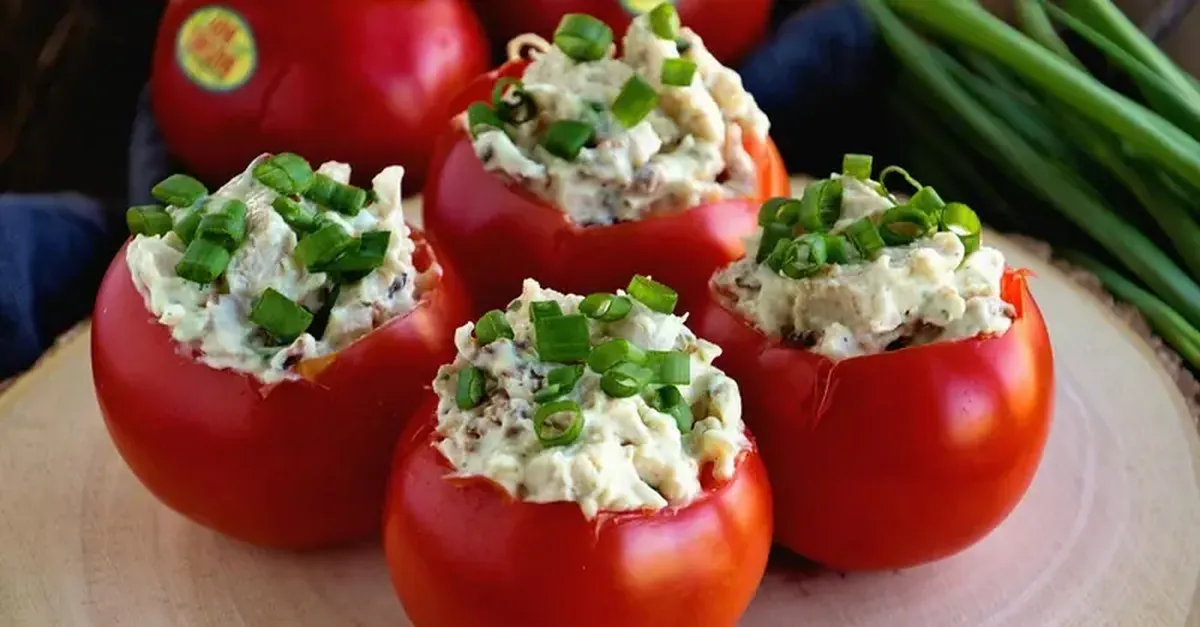 Stuffed Tomatoes with Chicken and Apple Filling 3 Stuffed tomatoes with chicken filling — recipe