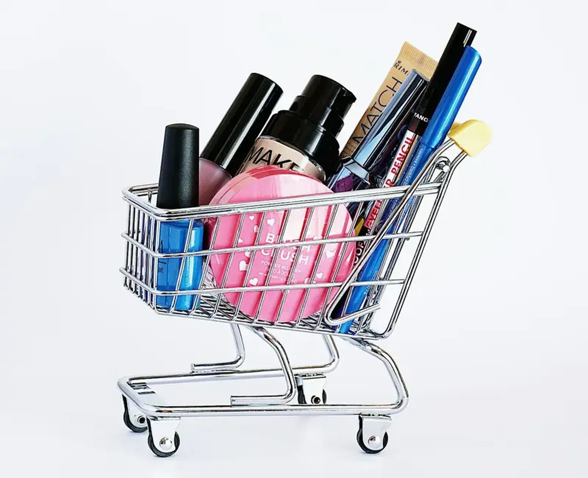 Hundreds of Common Cosmetics Found to Contain Banned, Harmful Chemicals 3 Hundreds of common cosmetic products contain harmful substances.