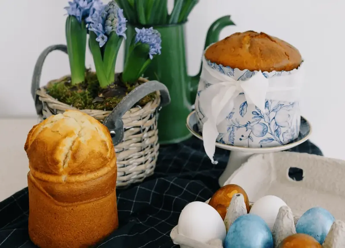 How to Break the Fast: Easter Recipes, Egg-Dyeing, and Decorations 3 Preparing for Easter: recipes to break the fast.