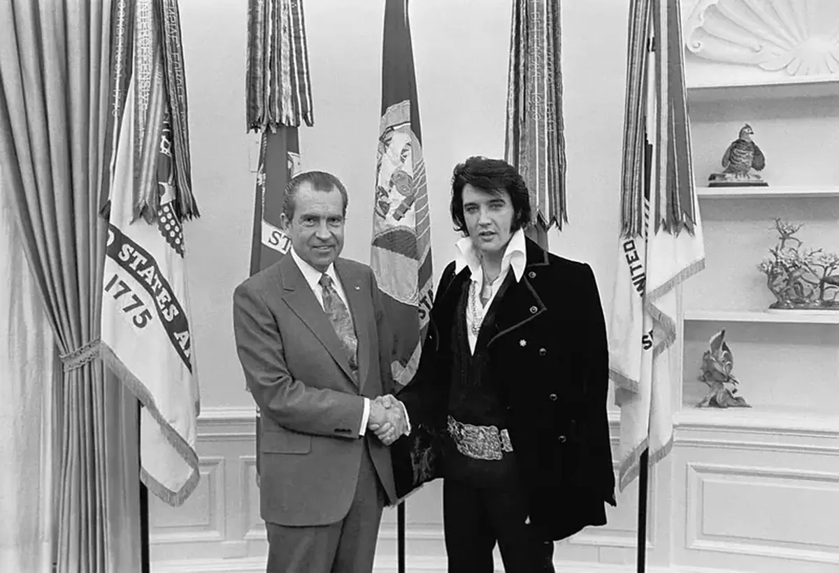 How Elvis Became the Voice of a New America 13 Elvis Presley: the new voice of America