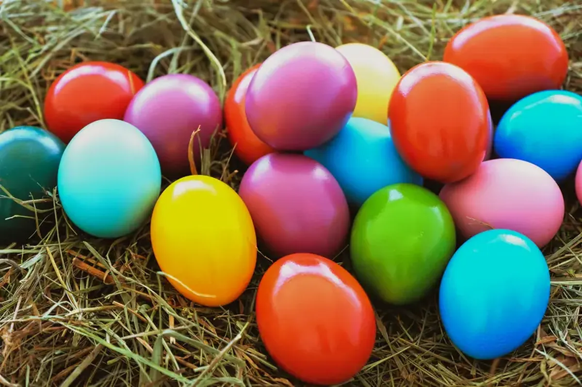 How to Break the Fast: Easter Recipes, Egg-Dyeing, and Decorations 9 Preparing for Easter: recipes to break the fast.