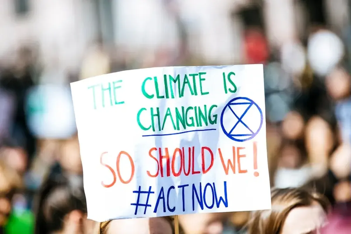 Earth's Climate on a Razor's Edge: 45% Chance of a Tipping Point by 2300 3 rn14pbitnnm