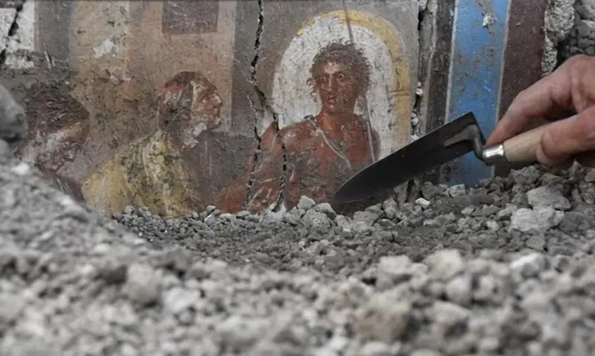 Tiny Pompeii House Covered in Erotic Frescoes Reveals Romans' Taste for Sensual Art 4 In Pompeii, a small house decorated with erotic frescoes has been uncovered.