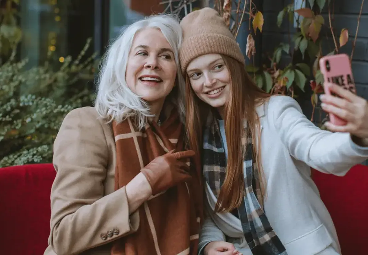 Selfies Aren't Just Narcissism — They're How We Capture Meaning 3 Not just narcissists: psychologists have discovered why people take selfies.