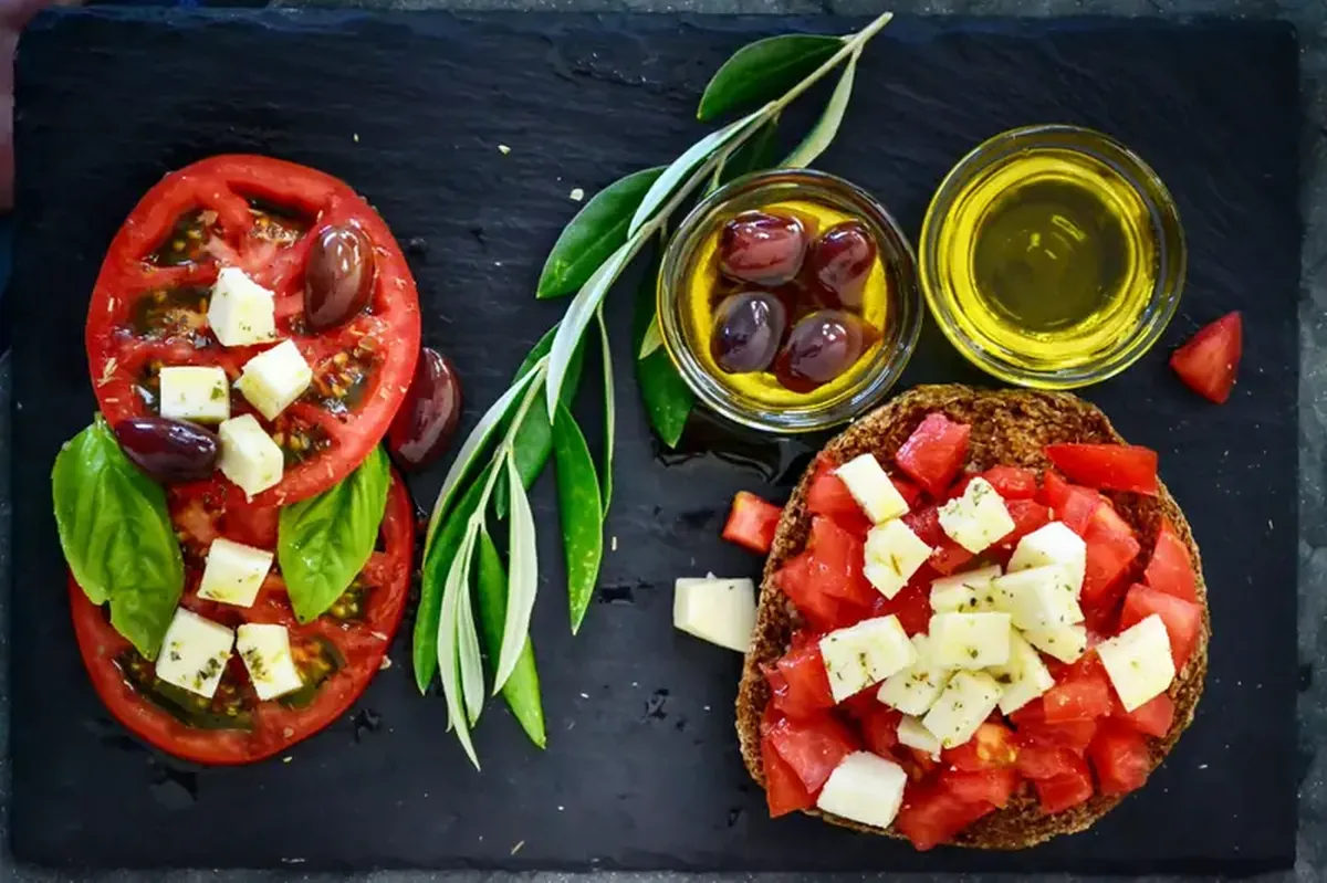 How the Mediterranean Diet Slows Dementia 3 The Mediterranean diet slows the progression of dementia.