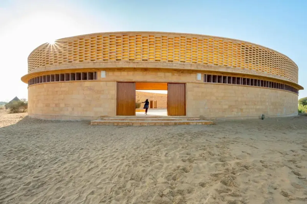 An oasis in the desert: a school in India has been built to defy the heat.