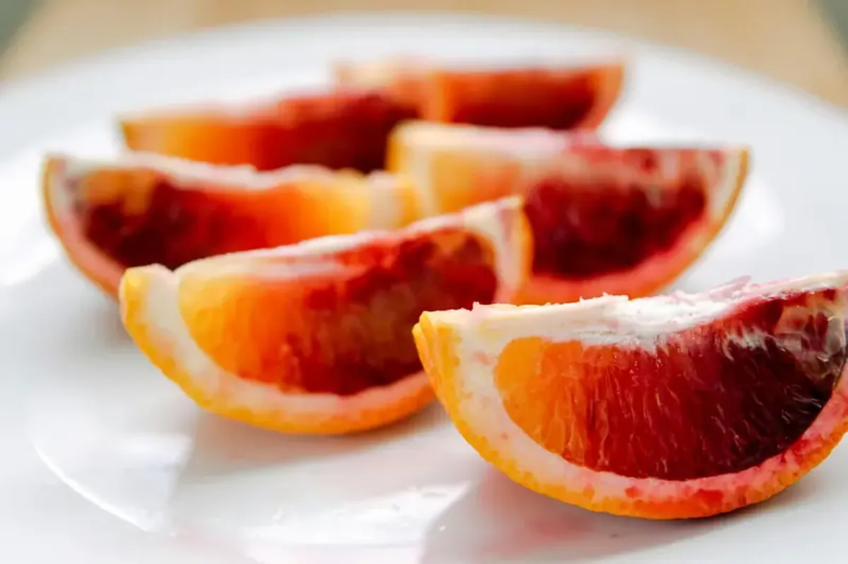 How Oranges Help Prevent Vitamin Deficiency and Anemia 7 Orange: a protector against vitamin deficiency and anemia.