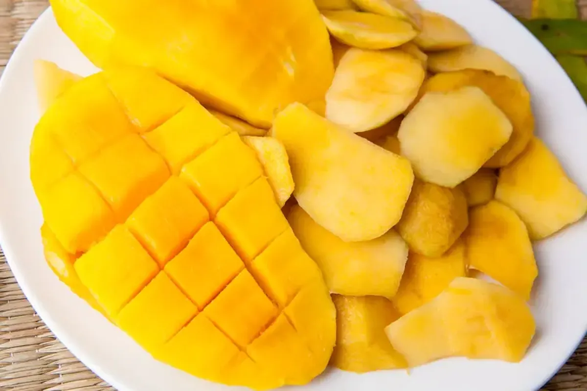 The Mysterious Stranger: Benefits and Risks of Mangoes
