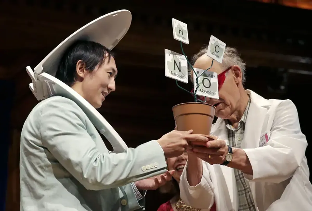 Why the Ig Nobel Prize Rewards the Weirdest Science 8 The Ig Nobel Prize: When Scientists Lick Stones