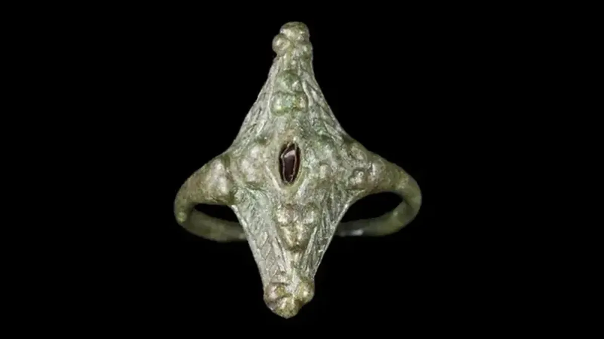 Amateur Digger in Scotland Unearths Rare Pictish Ring with Red Inlay 3 In Scotland, an amateur archaeologist discovered a rare Pictish ring.
