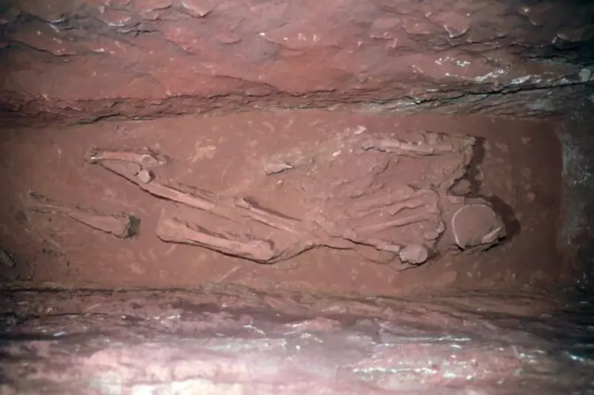 Secret 2,000-Year-Old Tomb Found Beneath Petra’s Treasury — One Skeleton Clutched a 'Grail' Cup 6 They were filming an Indiana Jones movie there: ground-penetrating radar had discovered a secret tomb in Petra.