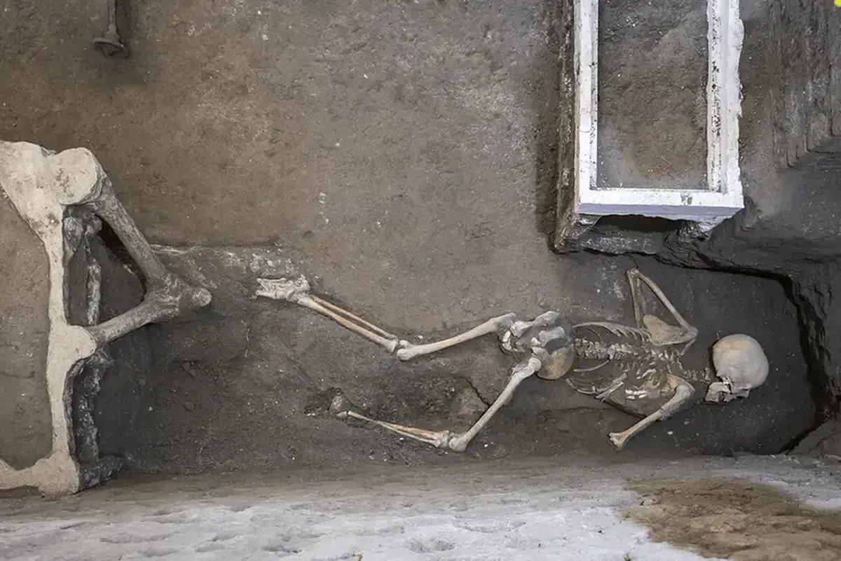 Before they died, they were trying to save their valuables: two more victims of the Pompeii tragedy have been found.