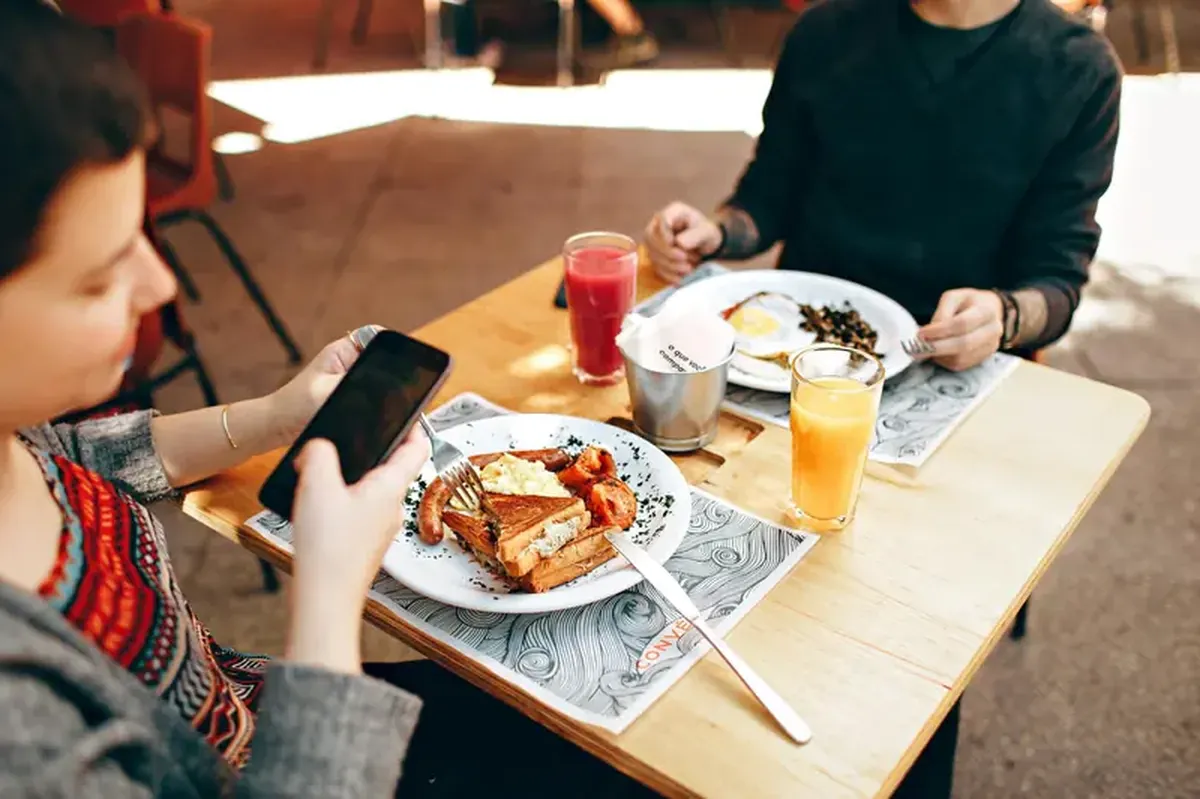 Swap Your Donut for Eggs — This Breakfast Might Make You Look More Attractive 3 What should you have for breakfast to look beautiful?
